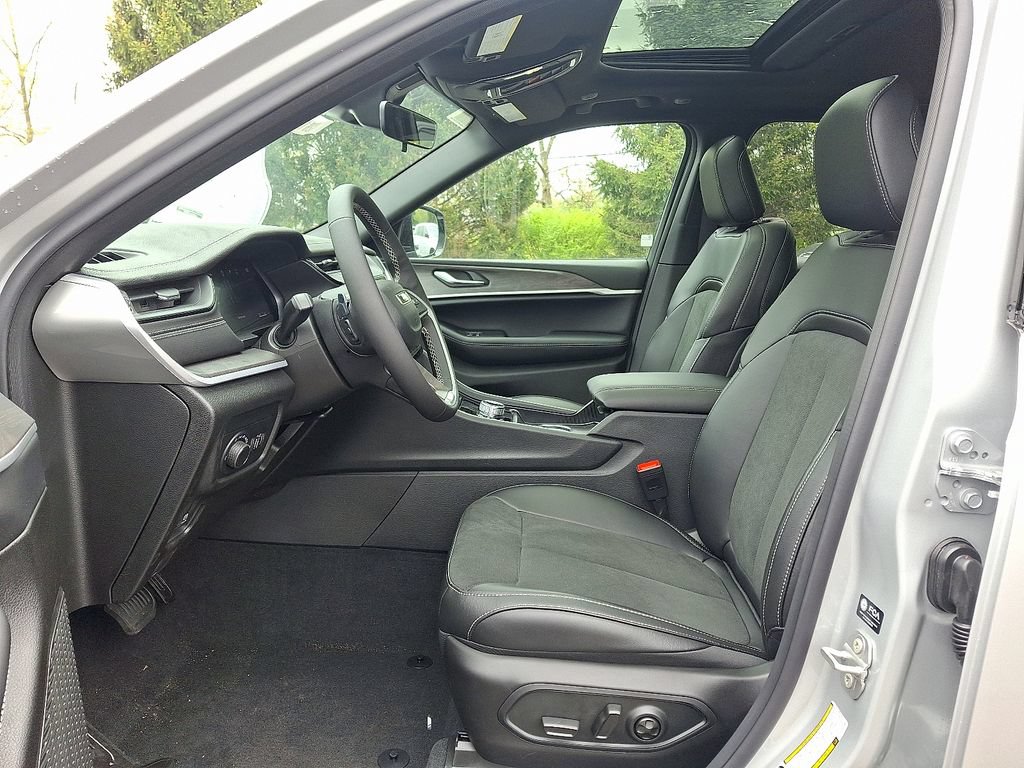New 2026 Jeep Grand Cherokee Altitude AWD/4WD image 10