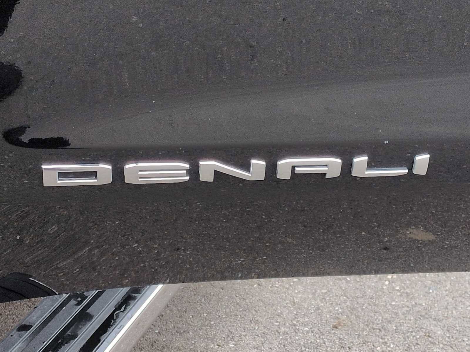 Used 2019 GMC Sierra 1500 Denali w/ Denali Ultimate Package AWD/4WD image 13