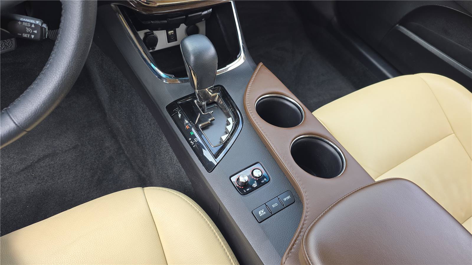 Used 2014 Toyota Avalon XLE Touring FWD image 23