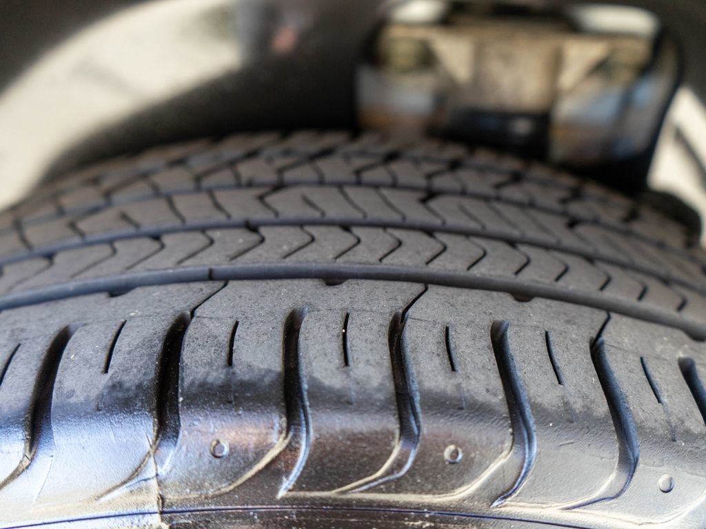 Certified 2023 Kia Telluride EX w/ EX Captain's Chair Package FWD image 33