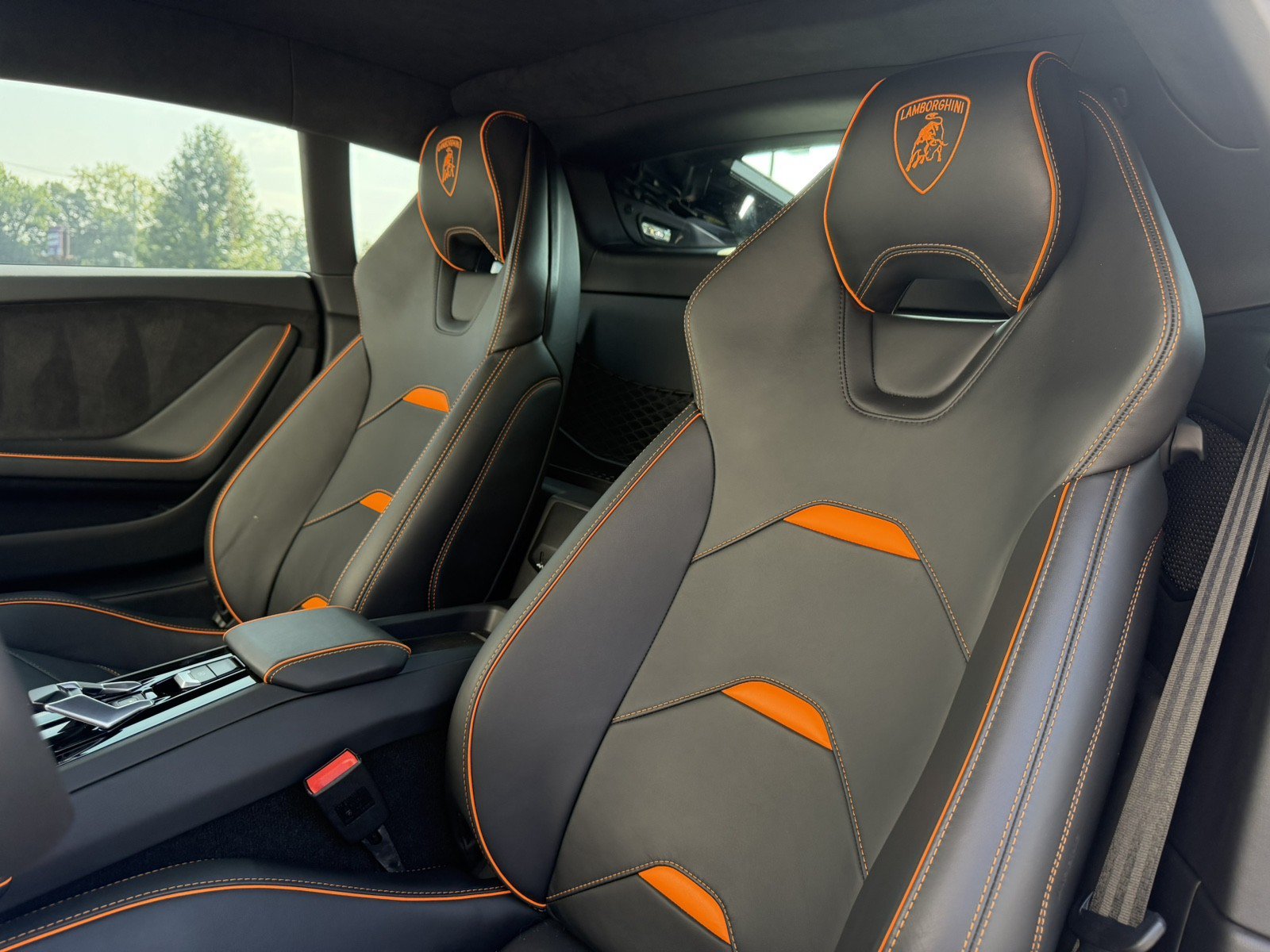 Used 2022 Lamborghini Huracan EVO RWD image 10
