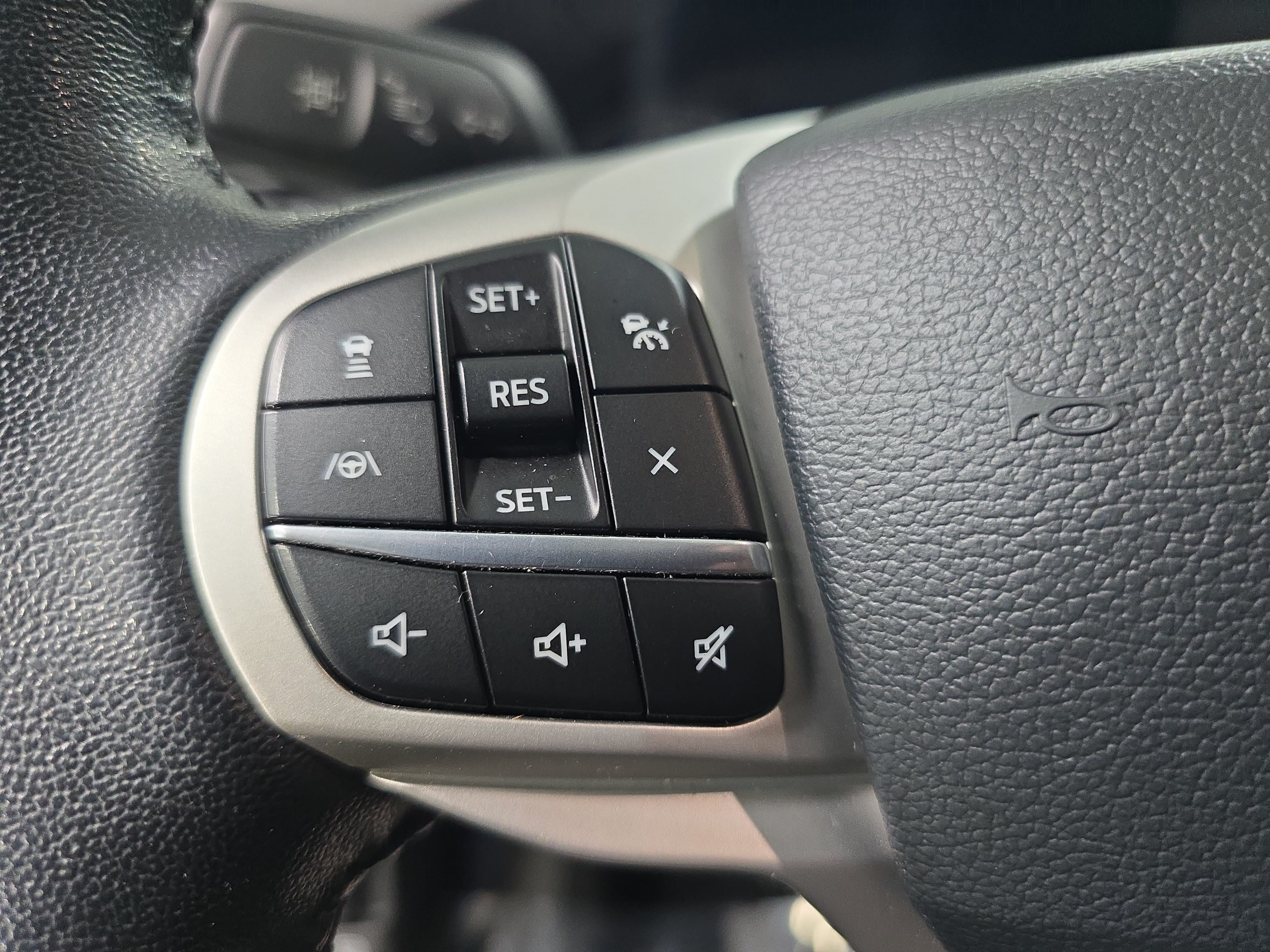 Used 2023 Ford Explorer XLT w/ Equipment Group 202A RWD image 17