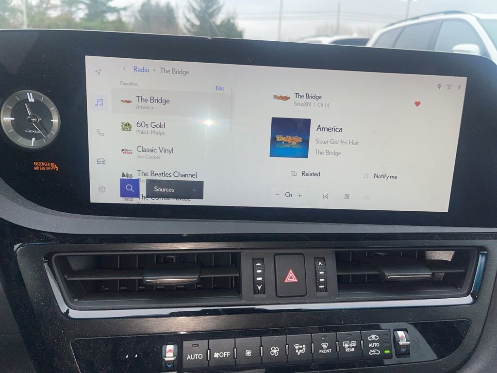 Used 2023 Lexus ES 300h w/ Premium Package image 9