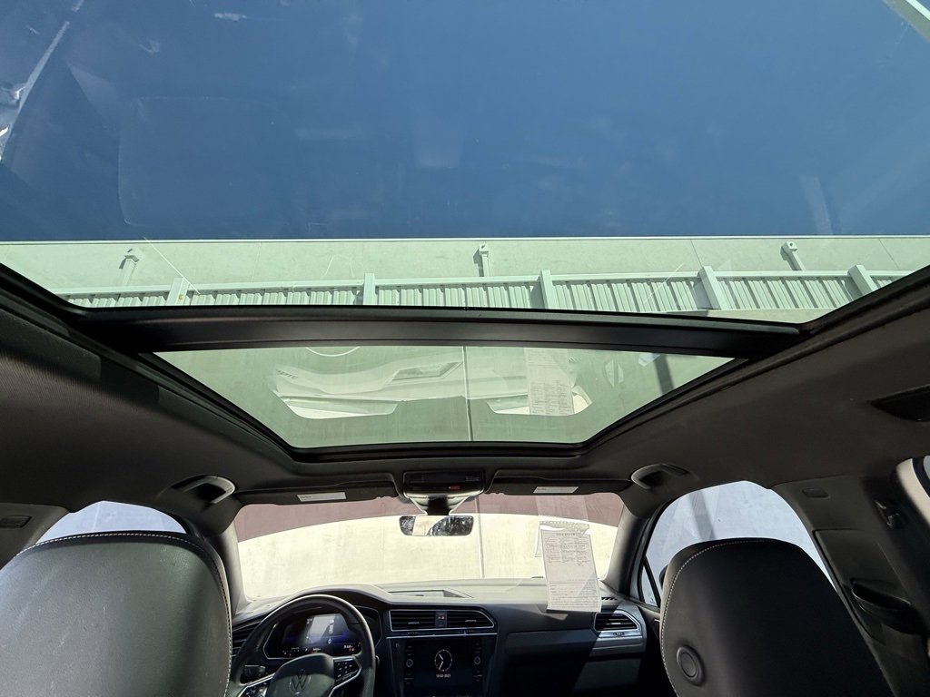 Certified 2024 Volkswagen Tiguan SE R-Line image 9