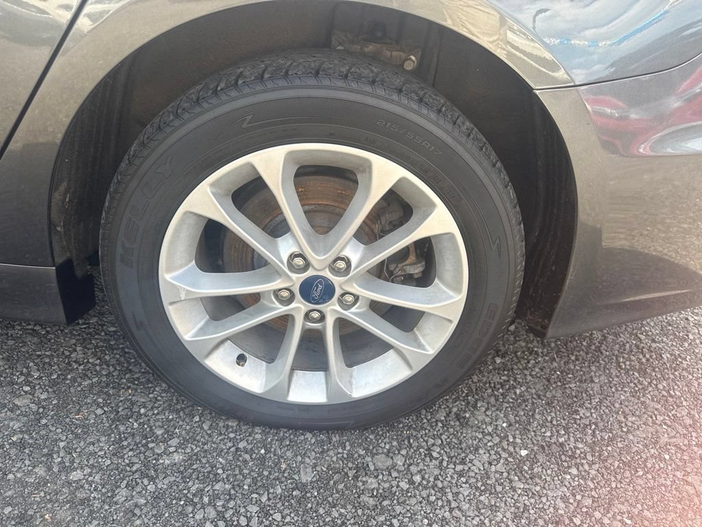 Used 2019 Ford Fusion Energi Titanium FWD image 25