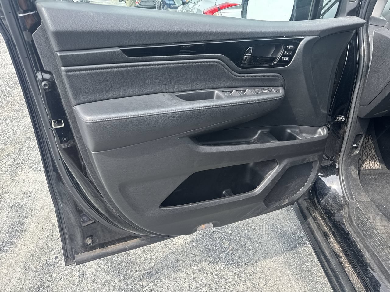 Used 2023 Honda Odyssey Elite image 2