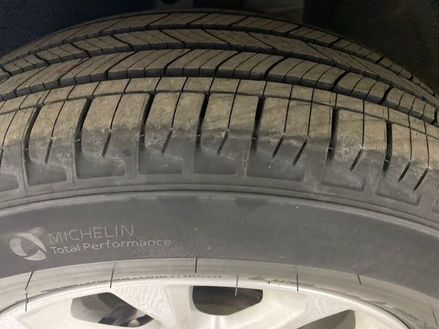 Used 2020 Chevrolet Equinox LT w/ Driver Convenience Package image 22