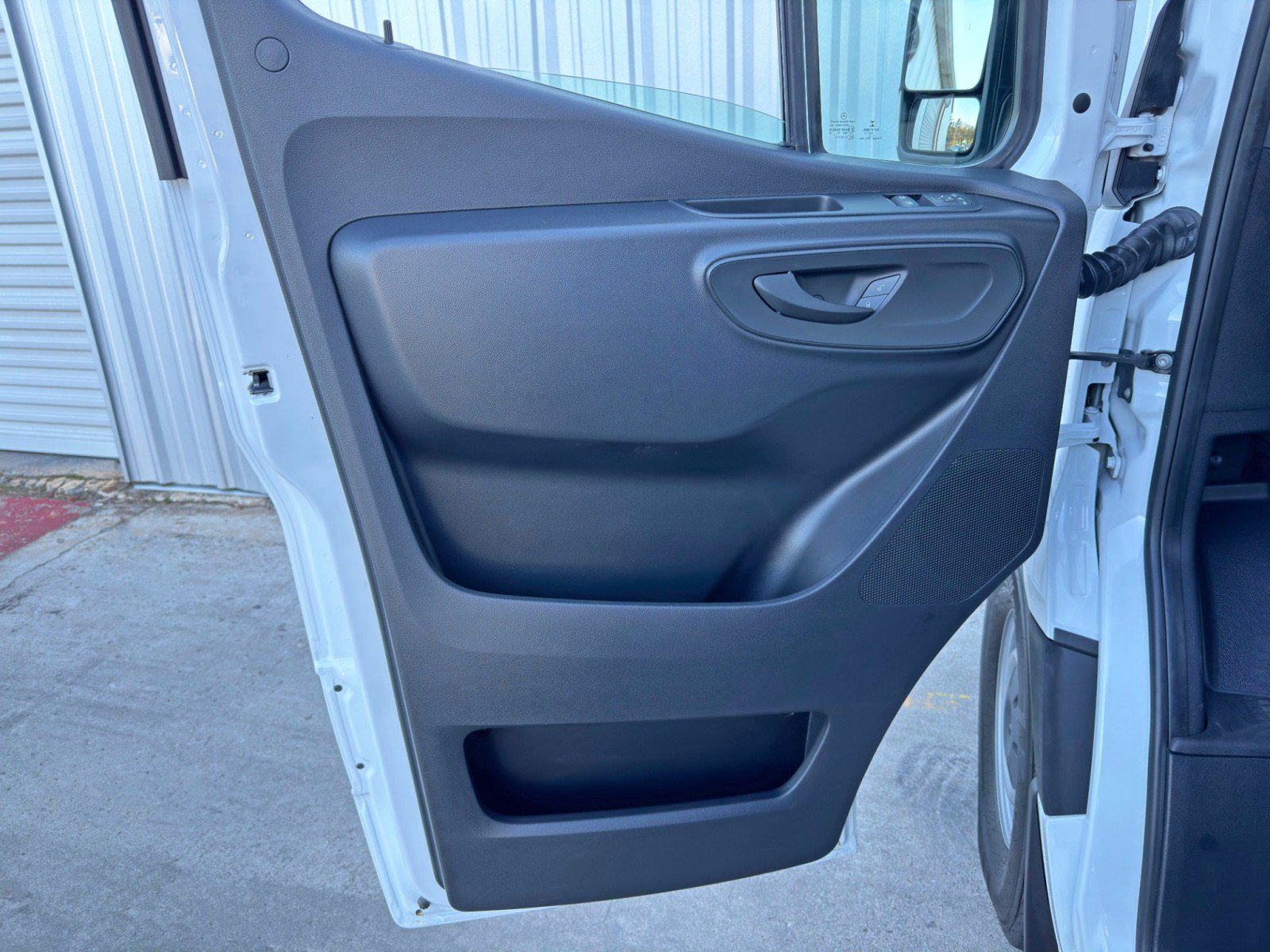 Used 2021 Mercedes-Benz Sprinter 2500 w/ Premium Plus Package image 37