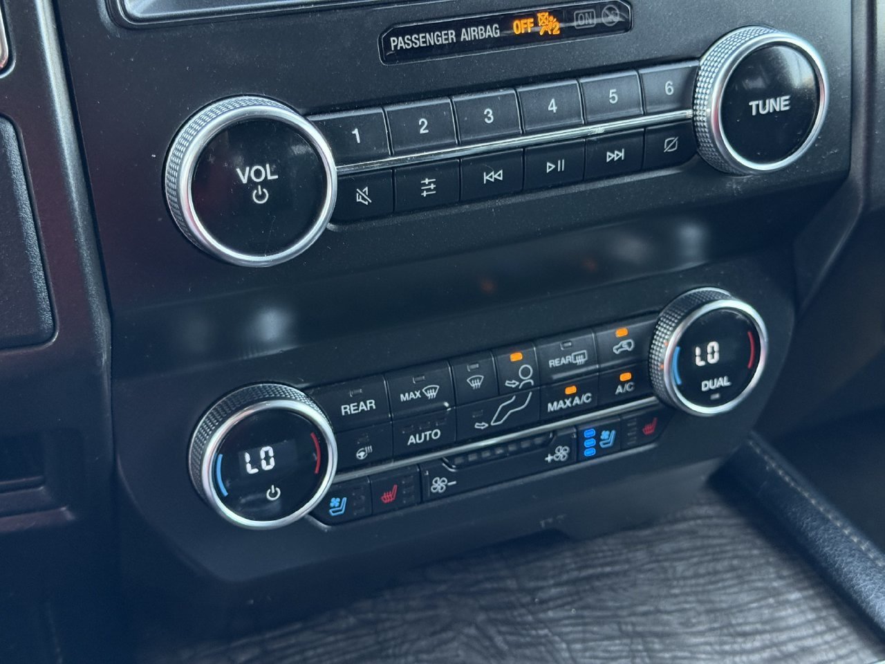 Used 2020 Ford Expedition Max Limited RWD image 19