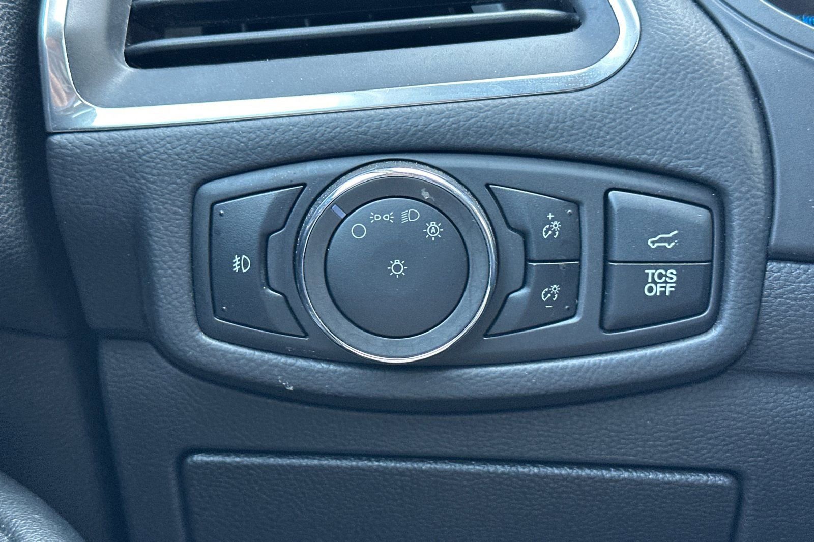 Used 2024 Ford Edge Titanium image 41