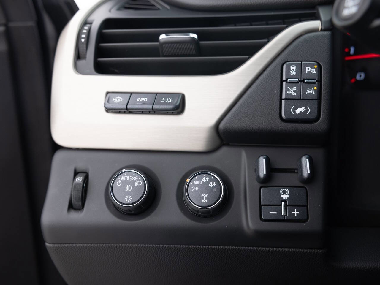 Used 2016 GMC Yukon XL Denali w/ Open Road Package image 40