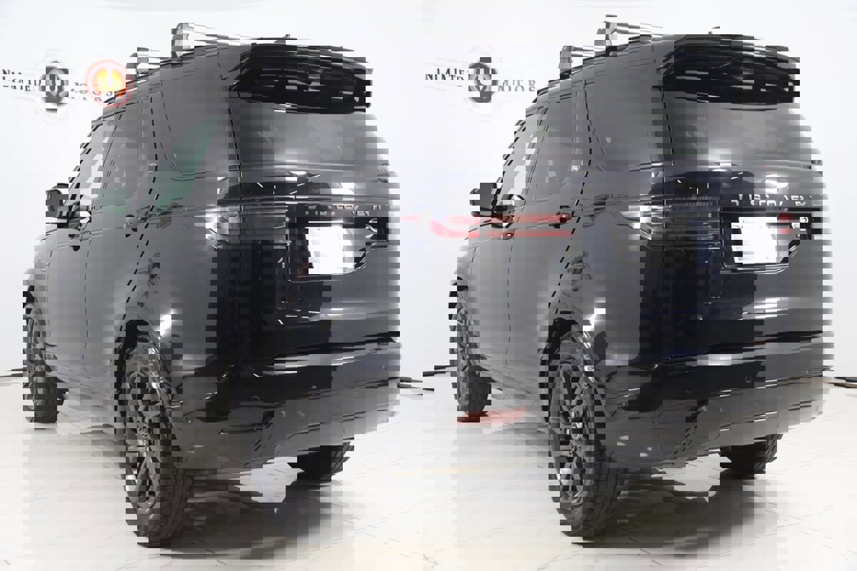 Used 2023 Land Rover Discovery S R-Dynamic image 4