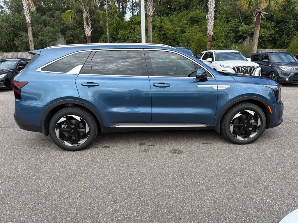 Certified 2025 Kia Sorento EX FWD image 3