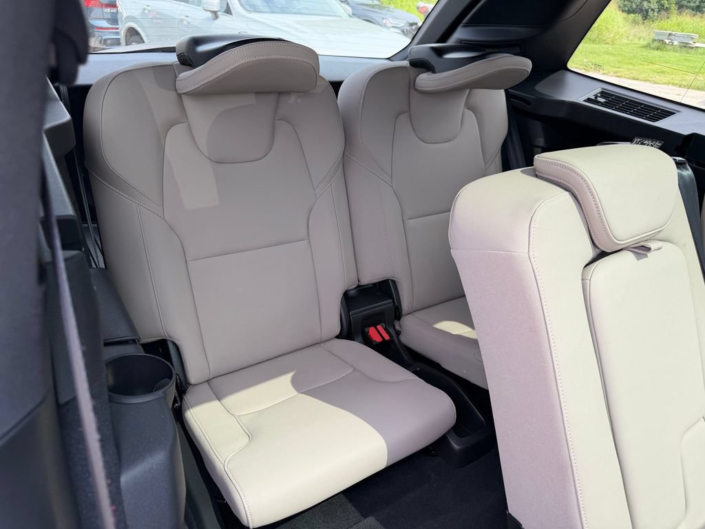New 2026 Volvo XC90 B6 Plus w/ Protection Package Premier AWD/4WD image 12