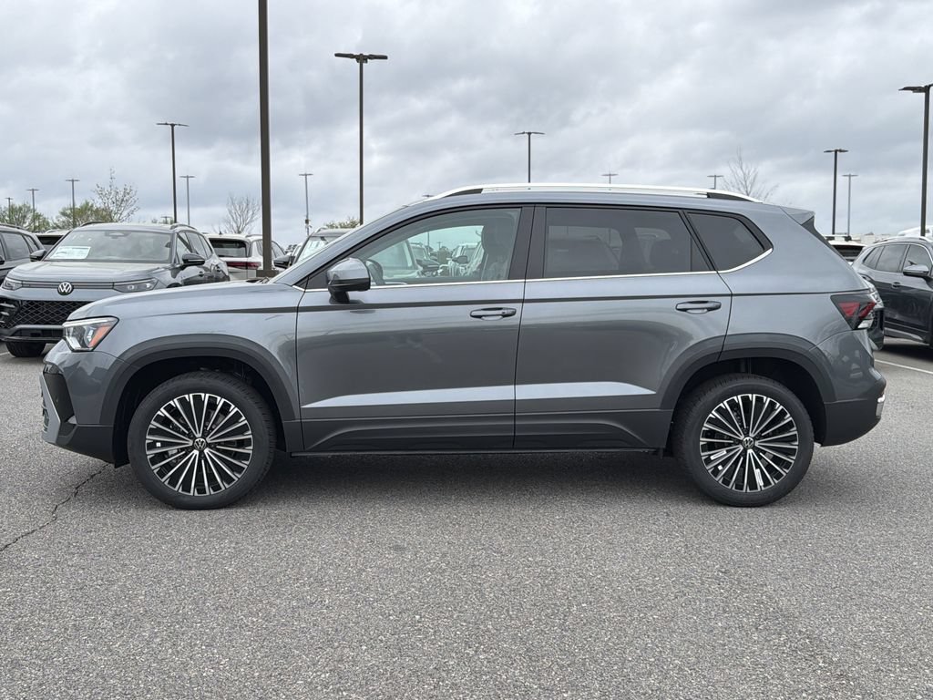 New 2026 Volkswagen Taos SE FWD image 2