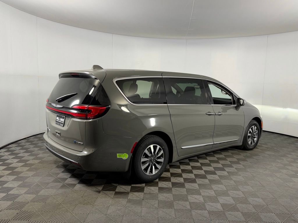 Used 2022 Chrysler Pacifica Limited image 7