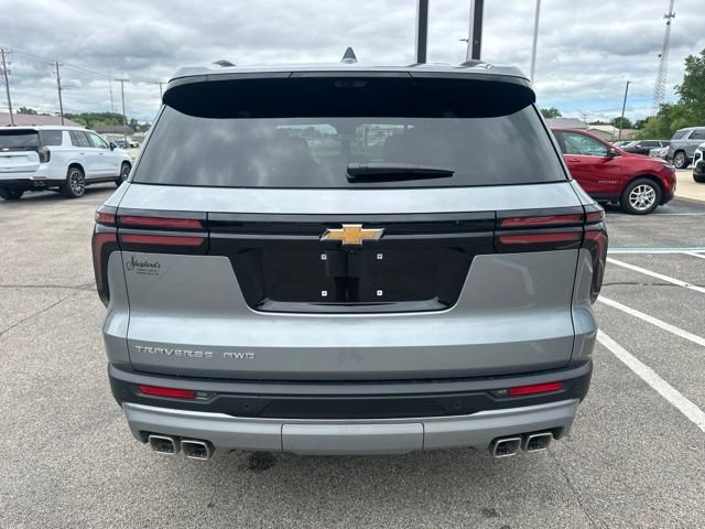 New 2026 Chevrolet Traverse LT w/ Driver Confidence Package AWD/4WD image 17