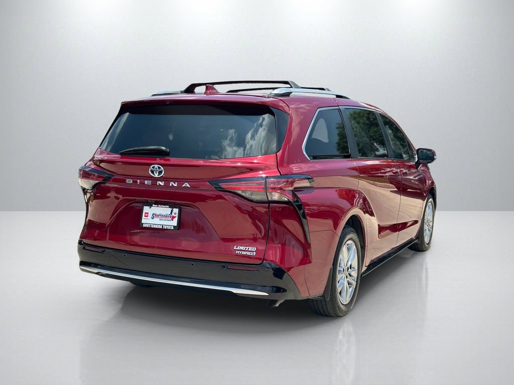 Used 2023 Toyota Sienna Limited FWD image 5
