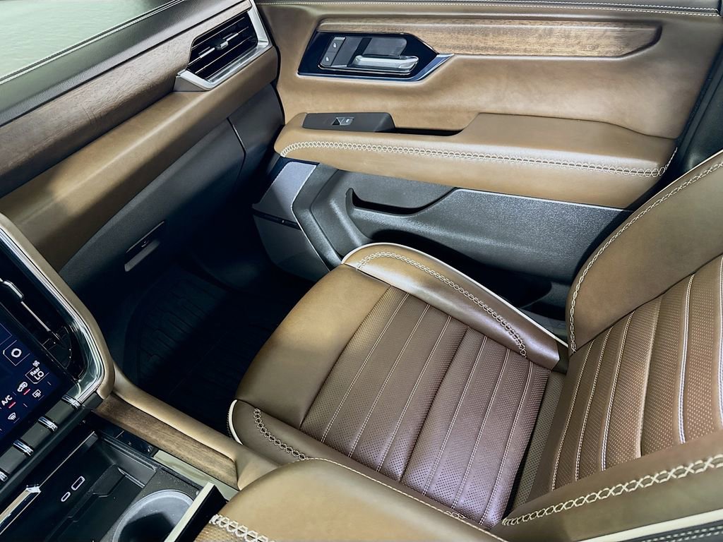 Certified 2025 GMC Yukon Denali Ultimate image 23