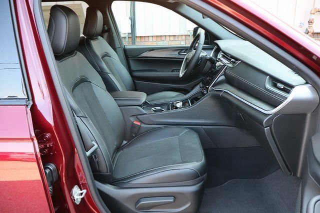 New 2025 Jeep Grand Cherokee Altitude w/ Trailer Tow Package image 42