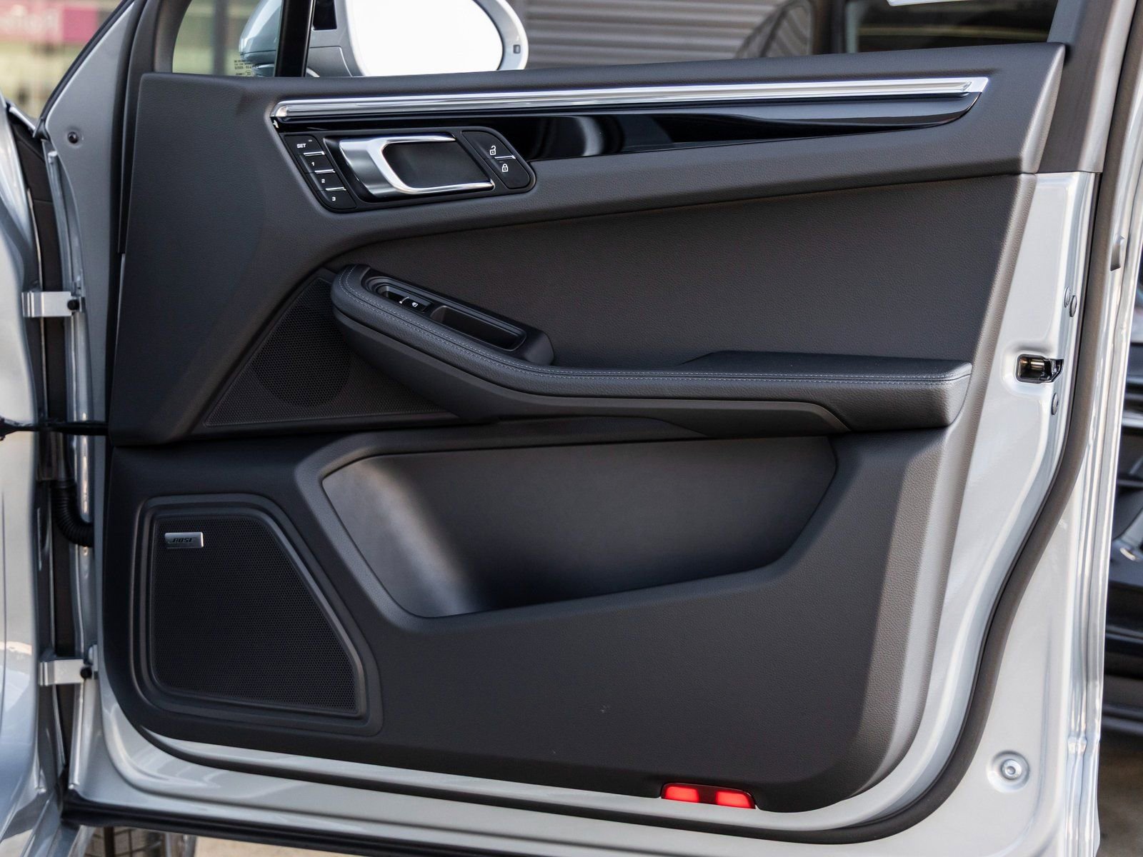 Certified 2025 Porsche Macan S image 42