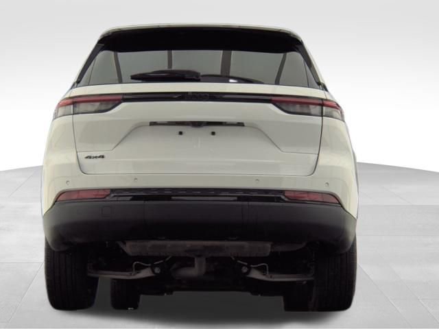 Used 2025 Jeep Grand Cherokee Altitude image 5