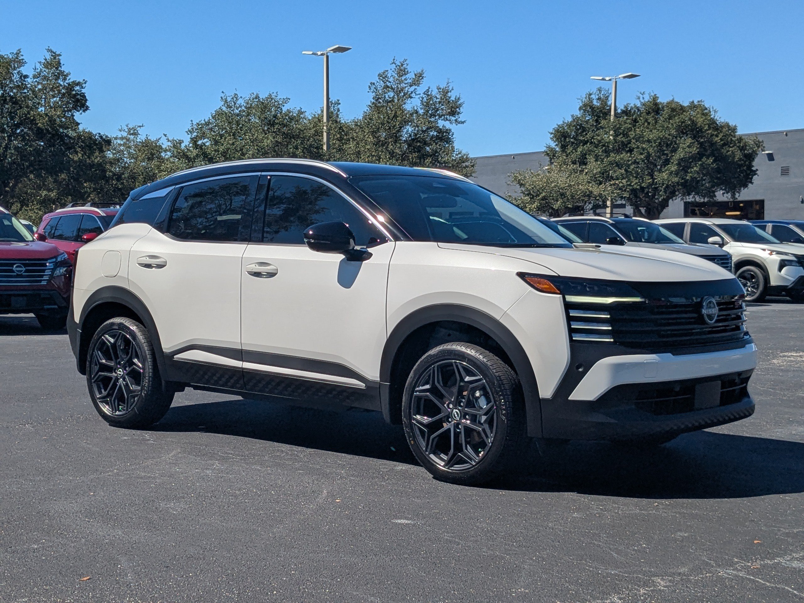 New 2027 Nissan Kicks SR FWD image 2