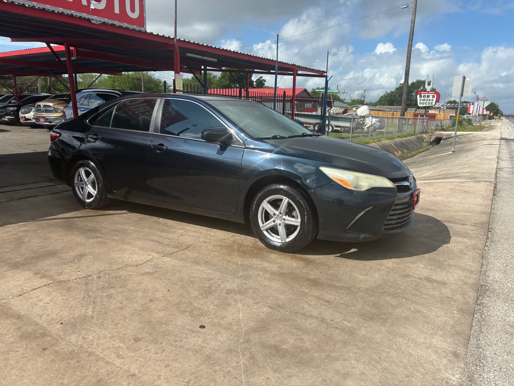 Used 2015 Toyota Camry LE FWD image 11