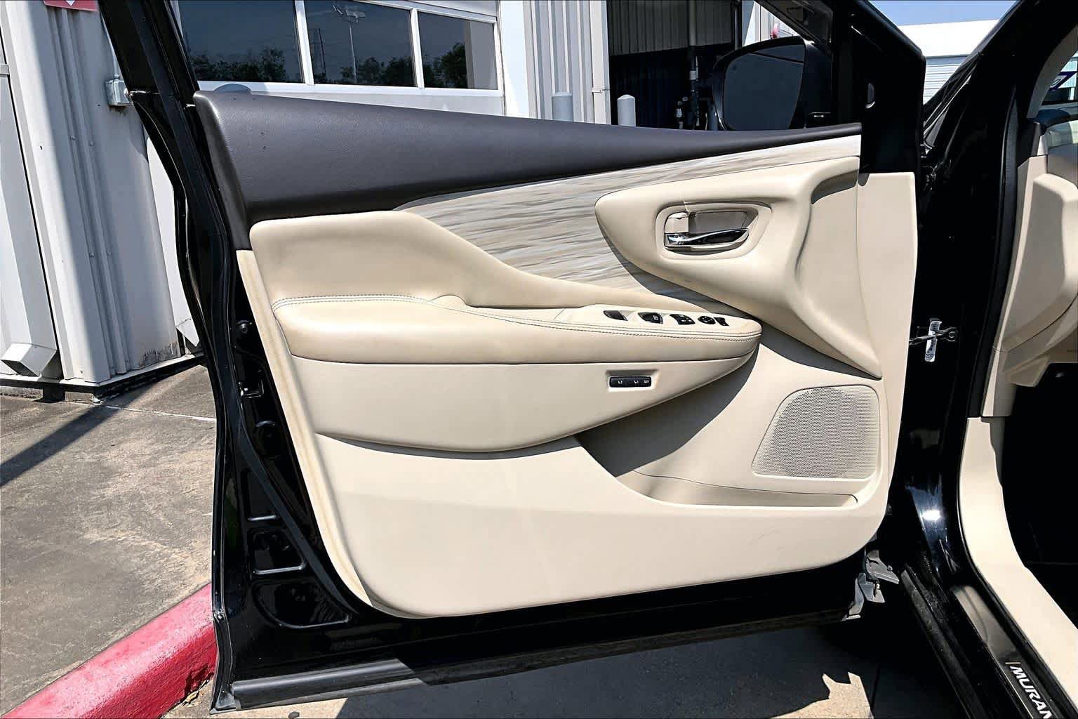 Used 2016 Nissan Murano Platinum w/ Platinum Technology Package FWD image 21