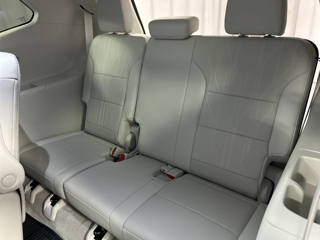 New 2026 Buick Enclave Avenir w/ Super Cruise Package AWD/4WD image 23
