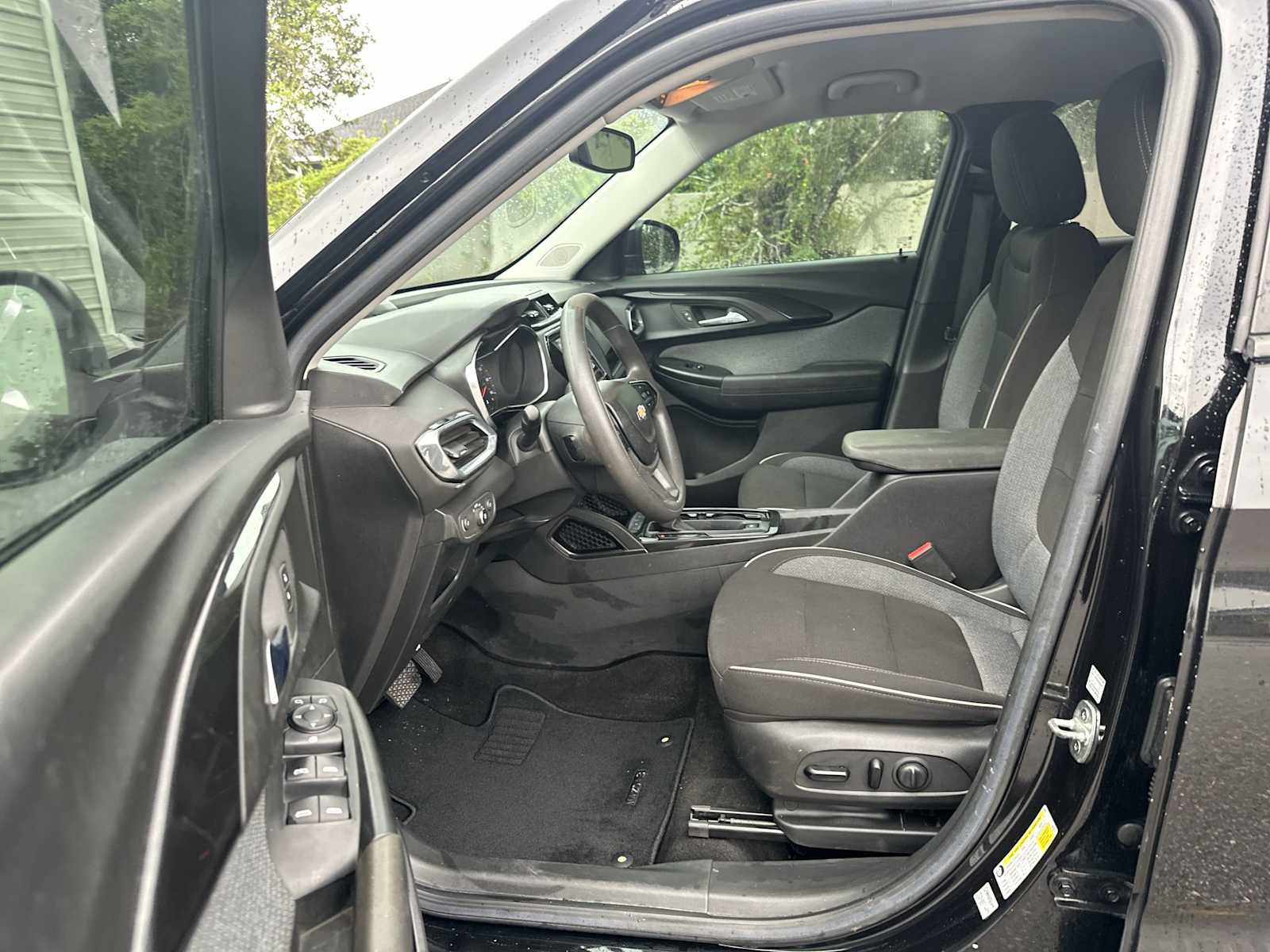 Certified 2022 Chevrolet TrailBlazer LT w/ Convenience Package FWD image 2