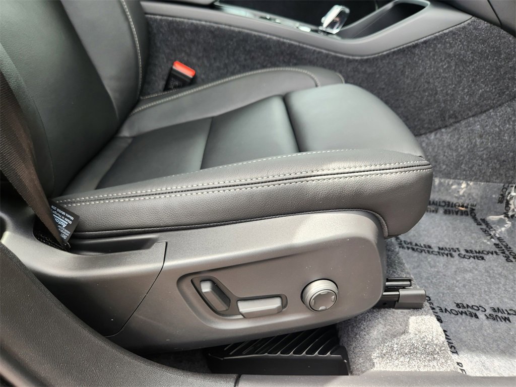 New 2025 Volvo XC40 B5 Ultra w/ Climate Package image 19