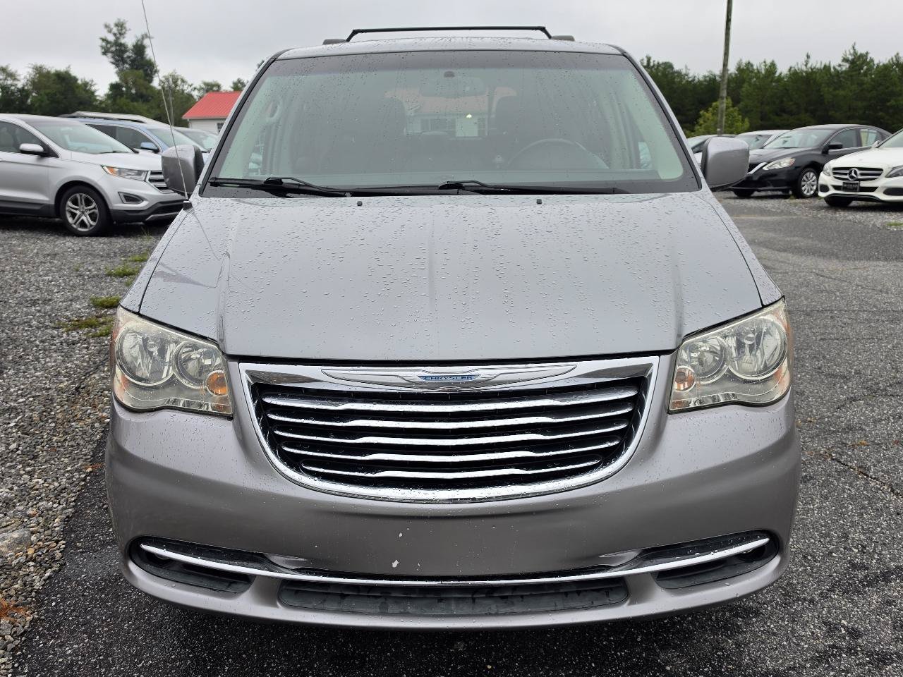 Used 2014 Chrysler Town & Country Touring FWD image 19