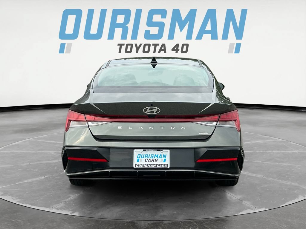 Used 2025 Hyundai Elantra Limited FWD image 6
