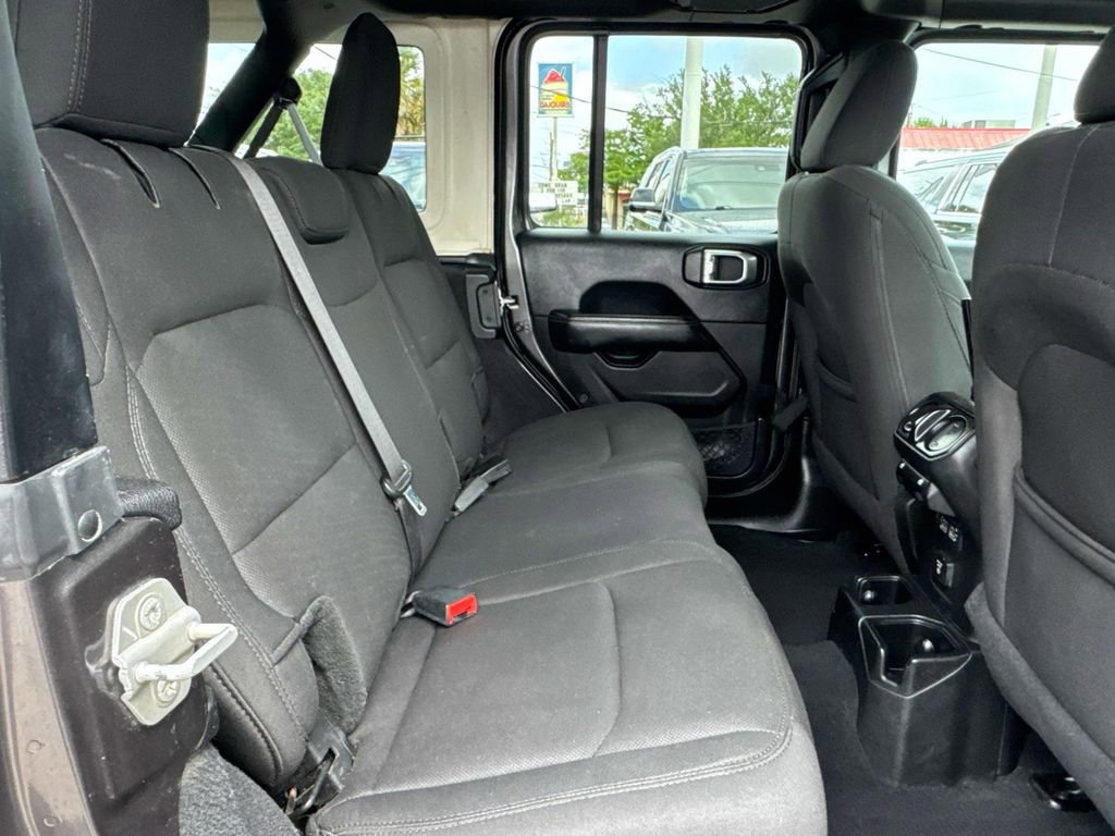 Used 2019 Jeep Wrangler Unlimited Sahara image 11