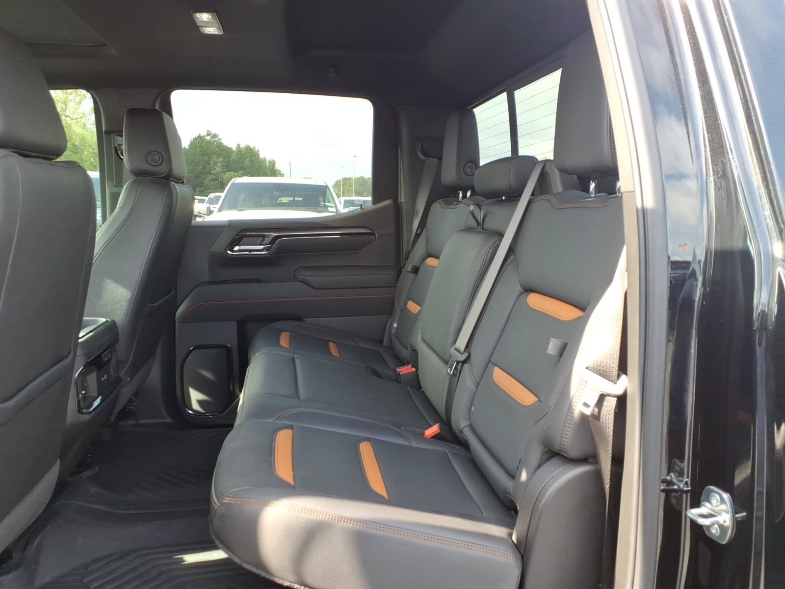 Used 2025 GMC Sierra 1500 AT4 w/ AT4 Premium Package AWD/4WD image 23