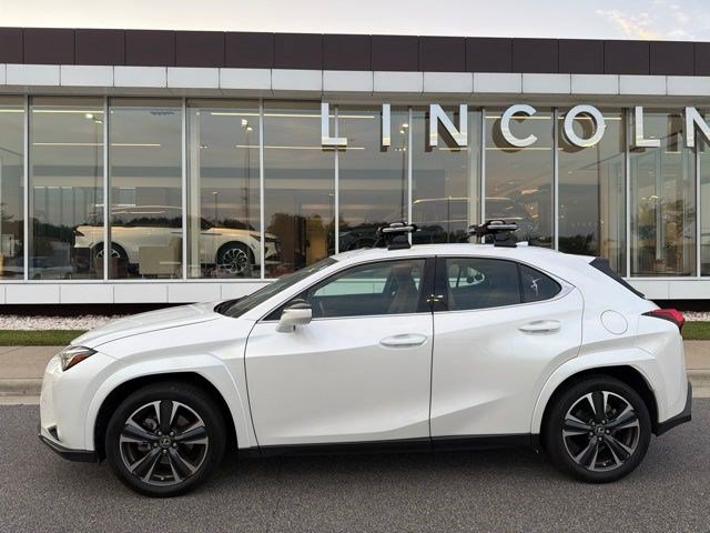 Used 2022 Lexus UX 200 w/ Premium Package FWD image 2
