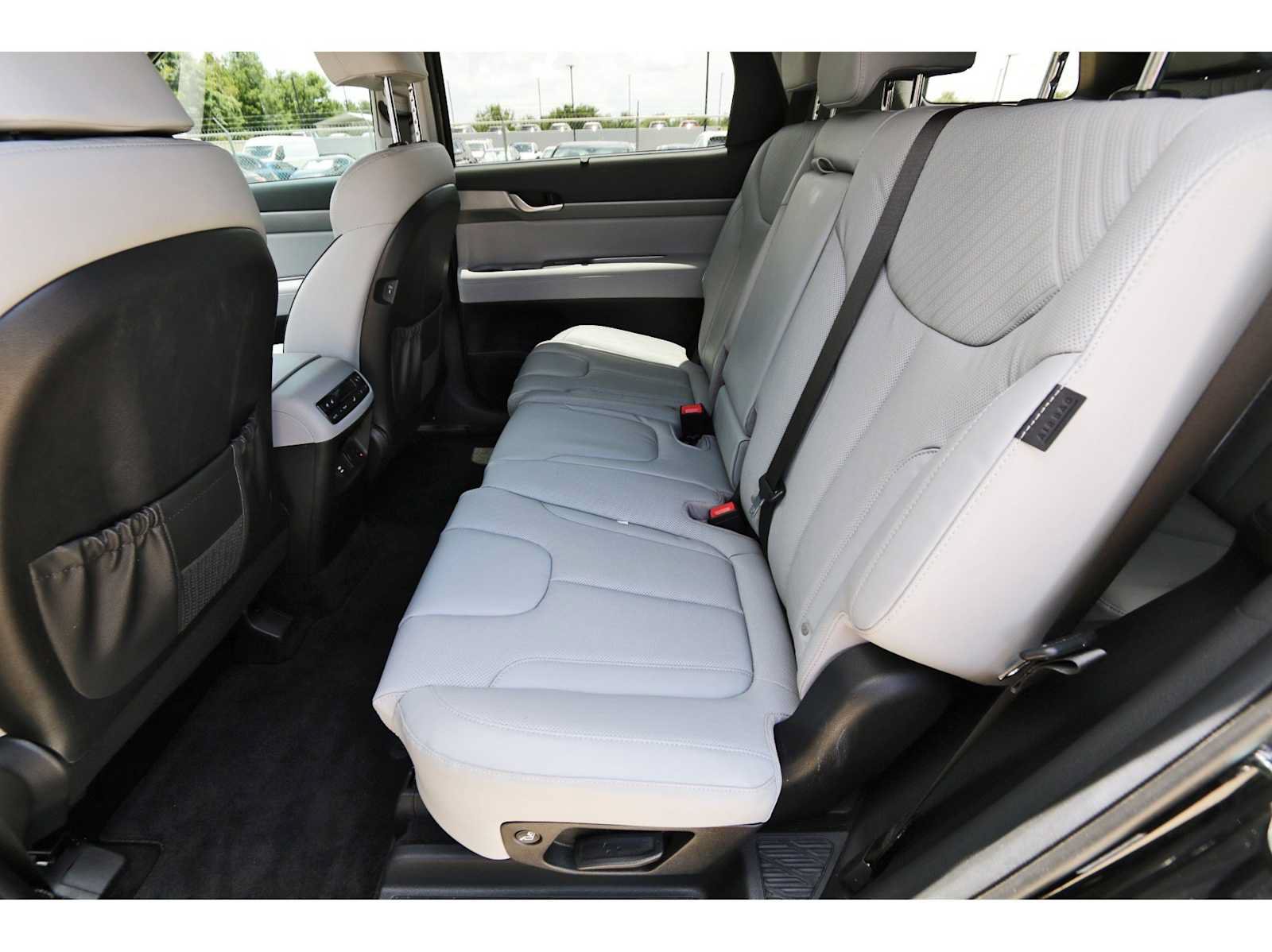 Used 2025 Hyundai Palisade SEL FWD image 12
