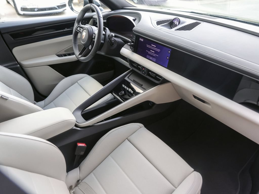 New 2026 Porsche Macan Electric RWD image 33