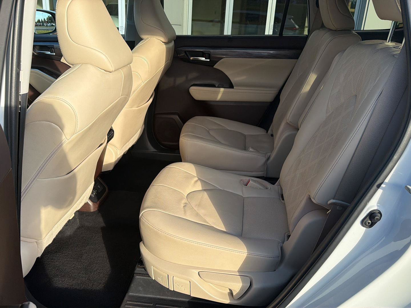 Used 2022 Toyota Highlander Platinum AWD/4WD image 11