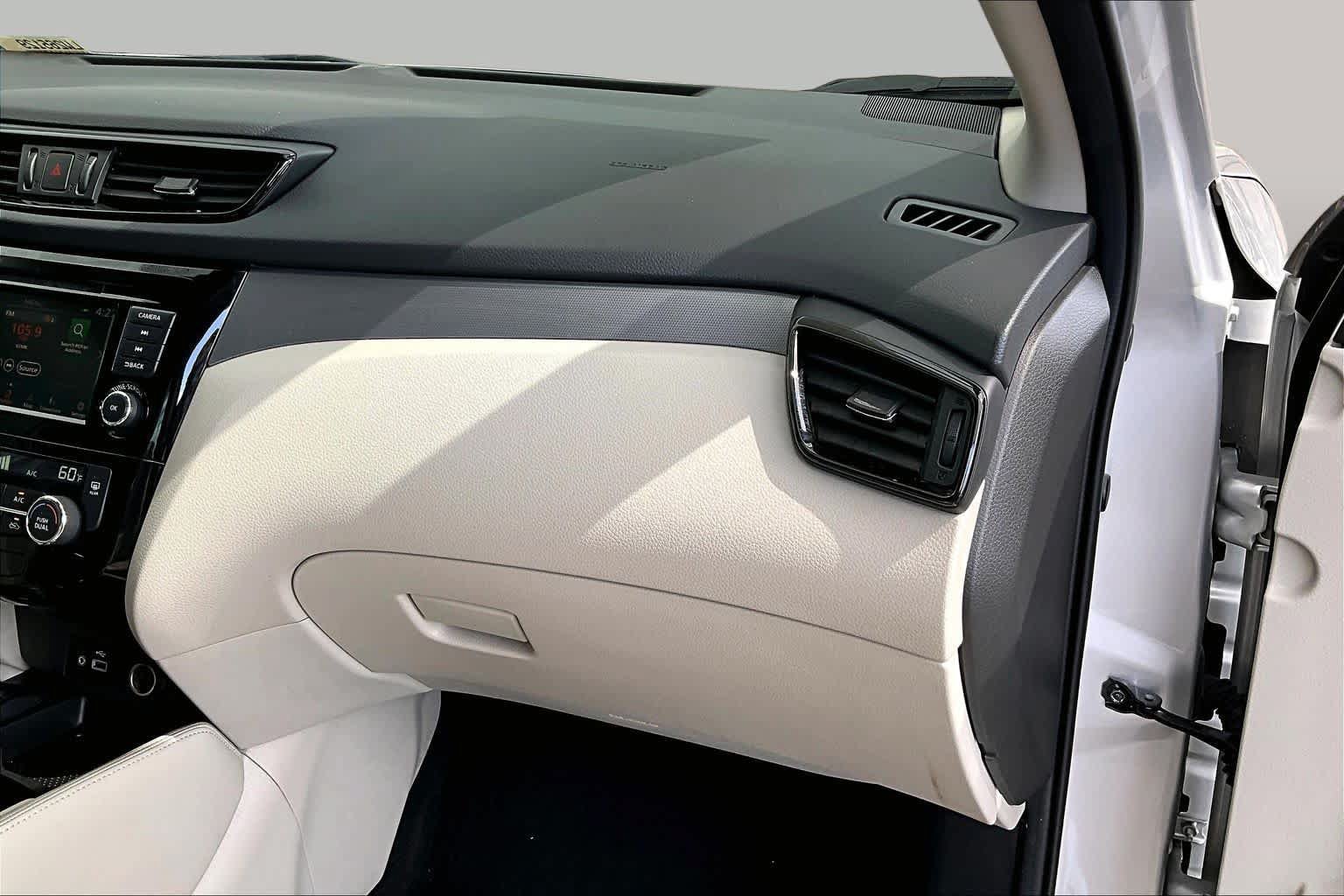 Certified 2020 Nissan Rogue Sport SL FWD image 18