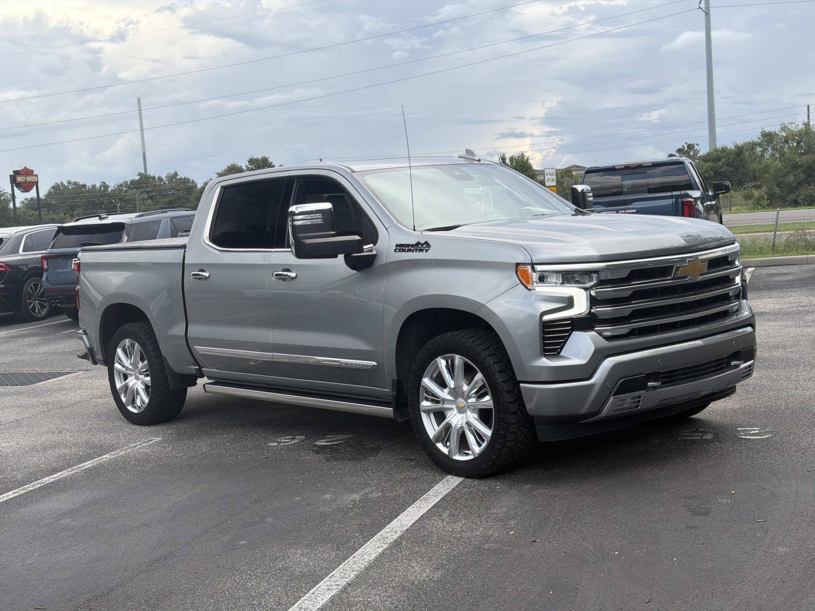 Used 2024 Chevrolet Silverado 1500 High Country w/ High Country Premium Package AWD/4WD image 2