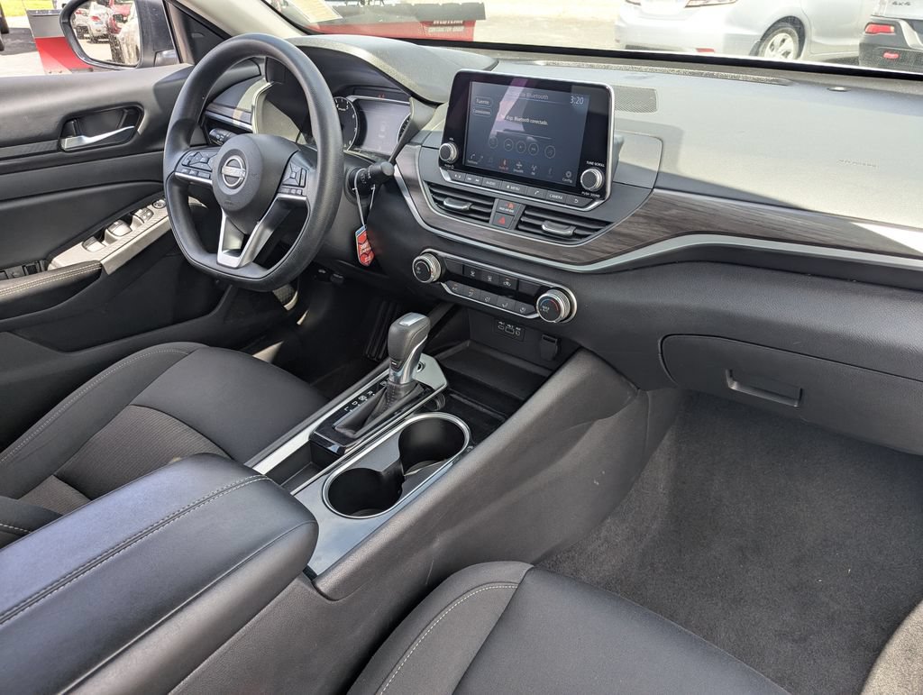 Used 2024 Nissan Altima 2.5 SV FWD image 31