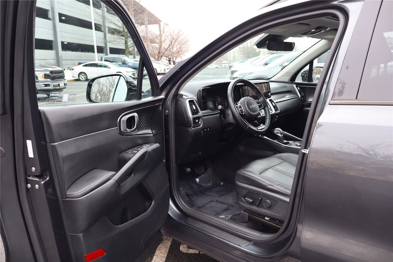 Certified 2022 Kia Sorento S w/ Panoramic Sunroof Package image 9