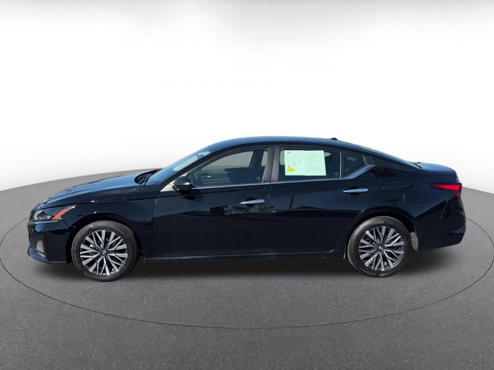 Used 2025 Nissan Altima 2.5 SV FWD image 8