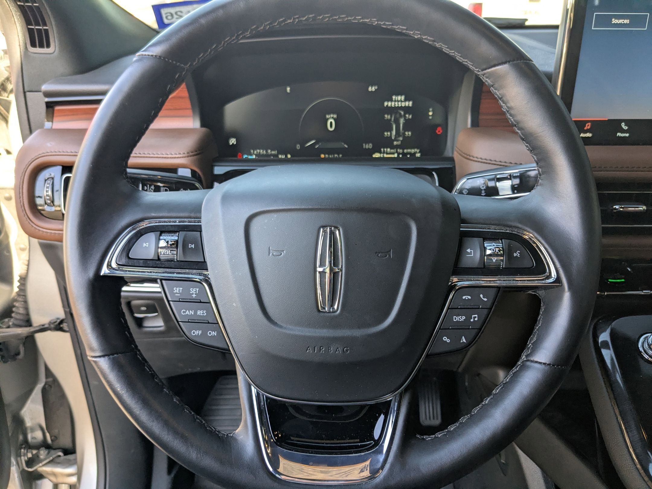 Used 2023 Lincoln Nautilus Reserve image 13