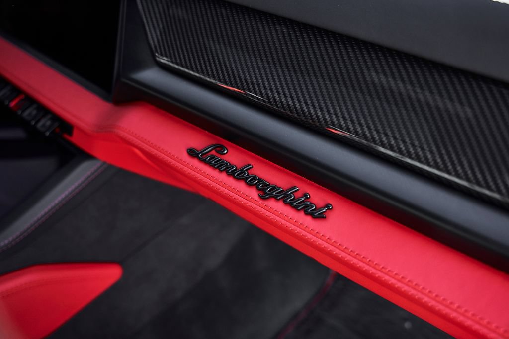 Used 2025 Lamborghini Urus S AWD/4WD image 41
