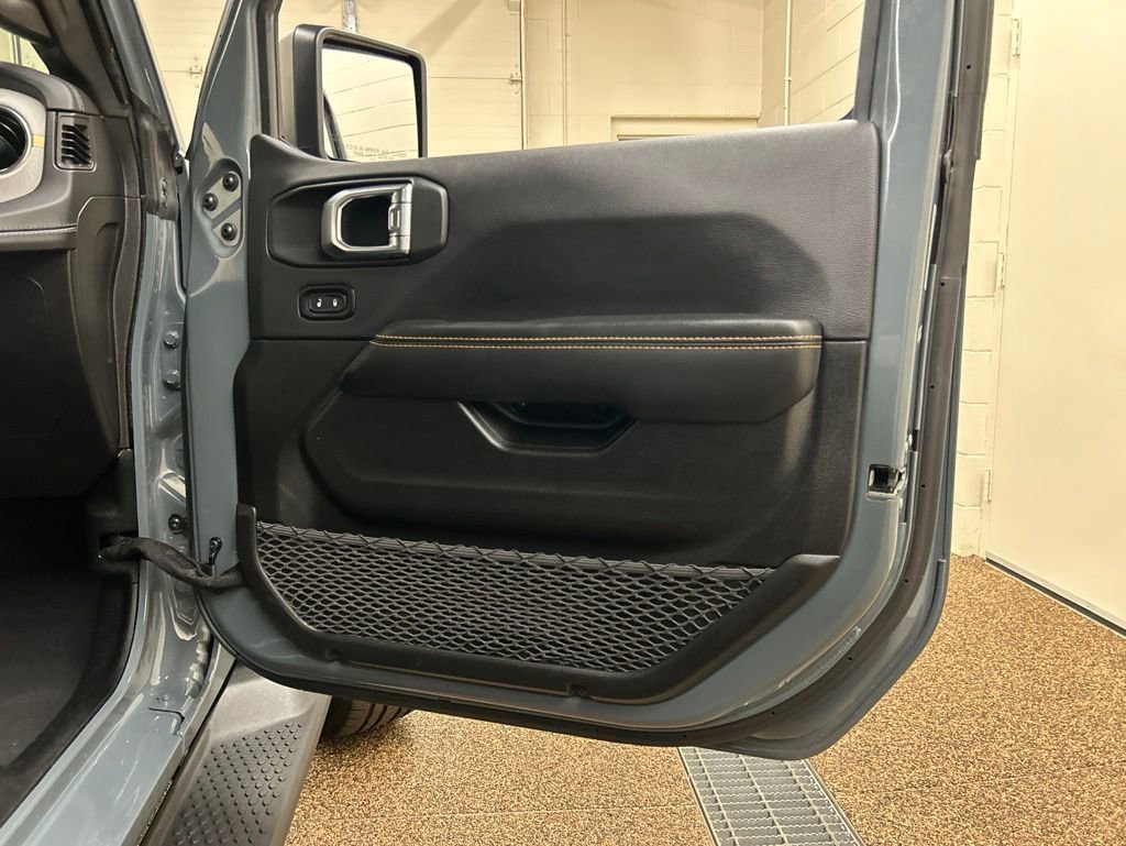 Used 2025 Jeep Wrangler Unlimited Sahara AWD/4WD image 3
