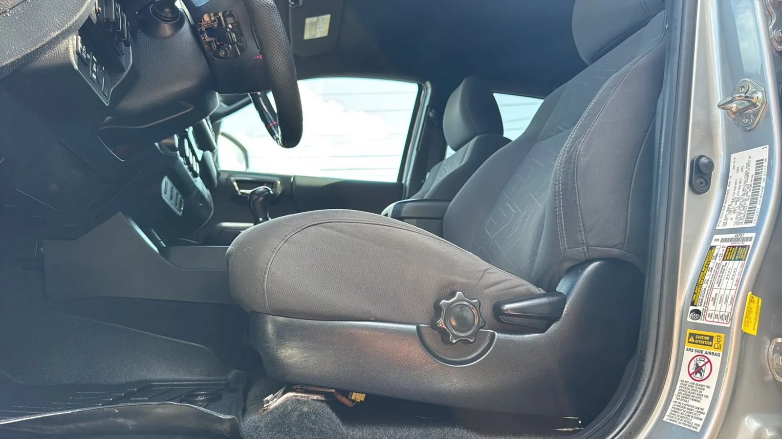 Used 2016 Toyota Tacoma TRD Sport w/ Towing Package AWD/4WD image 10