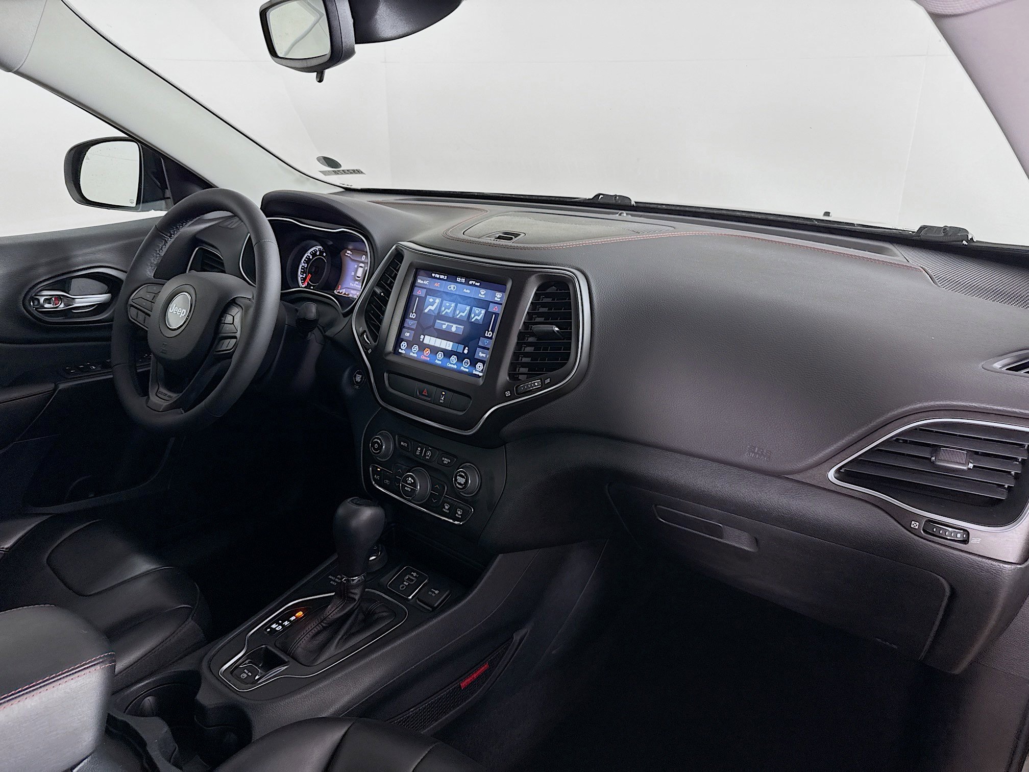 Used 2022 Jeep Cherokee Trailhawk image 35